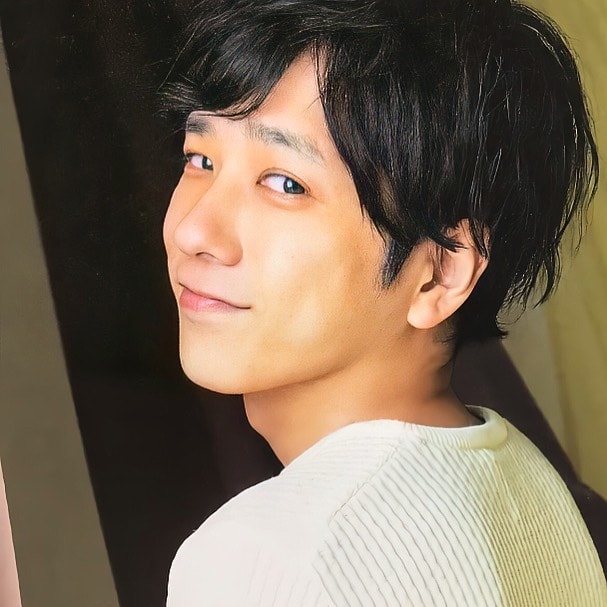 Satoshi Ohno white sweater (photo 2 of 2)