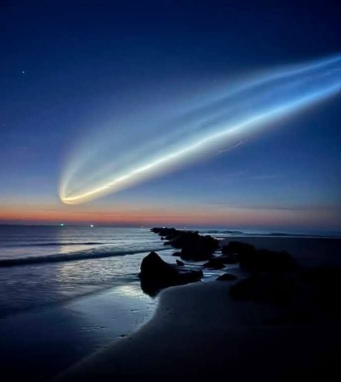 SpaceX jellyfish over Florida pier (photo 2 of 4)