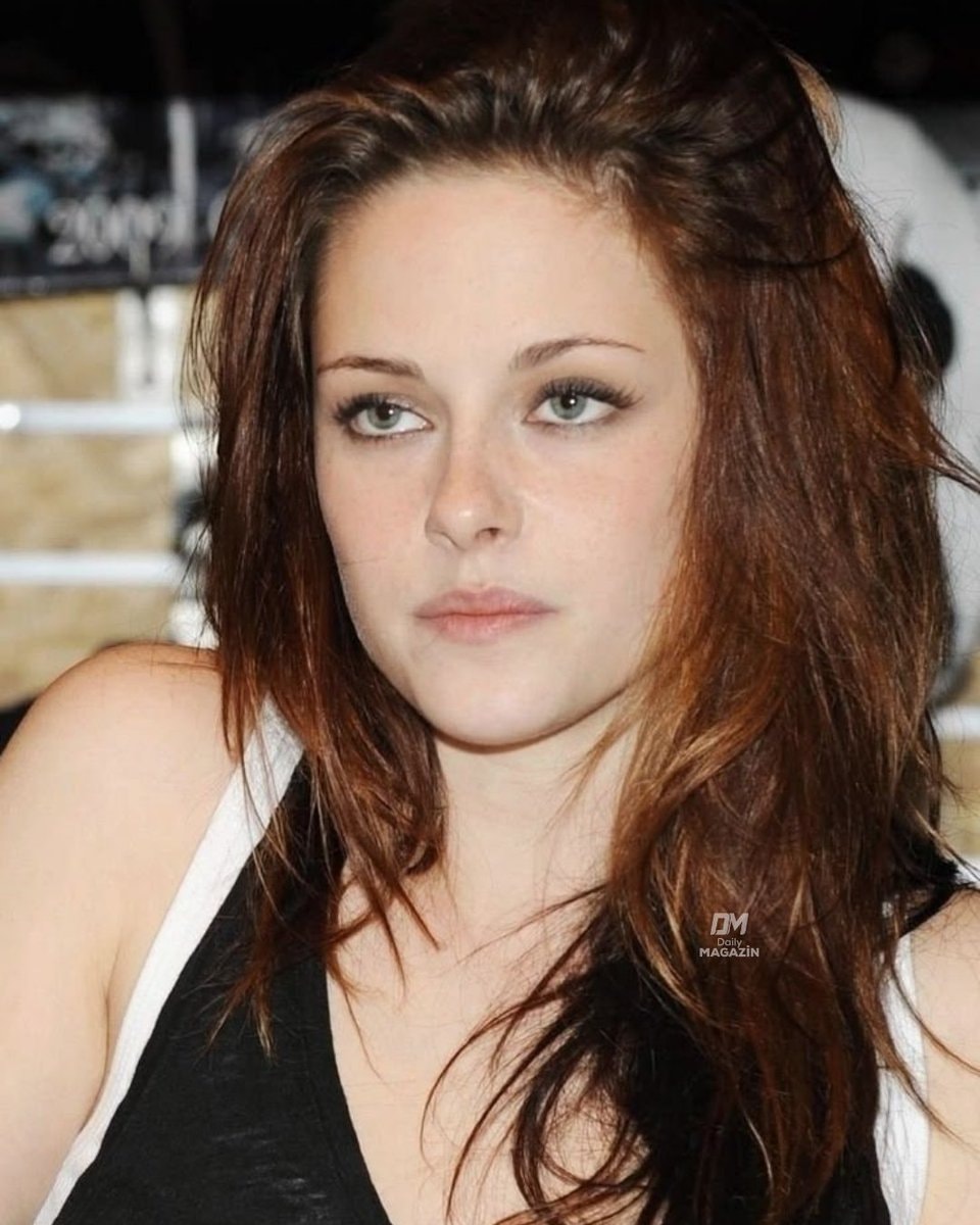 Kristen Stewart beauty era reflection (photo 2 of 2)