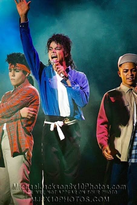 Blue Jacket Live Stage Performance (photo 4 of 4)