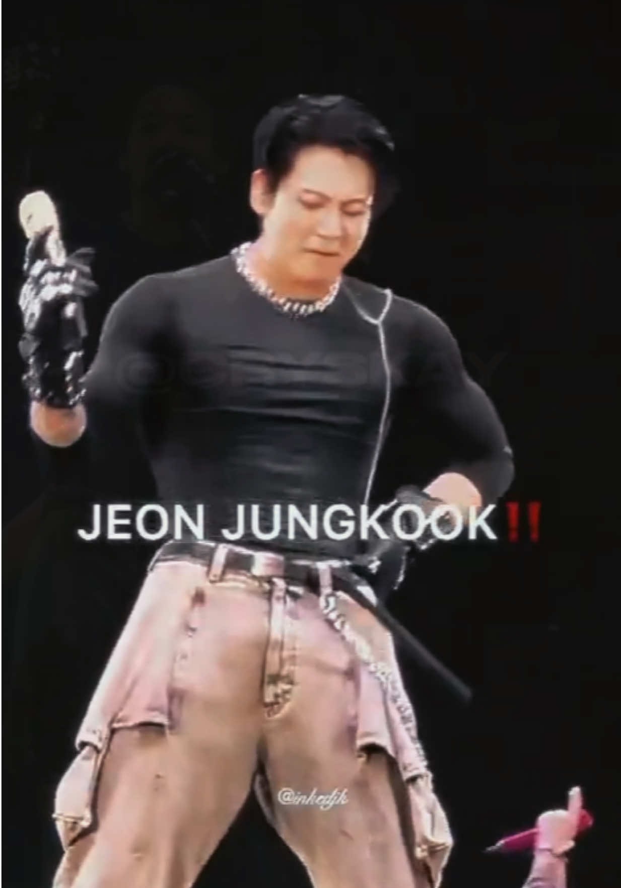 Jungkook black shirt stage fit