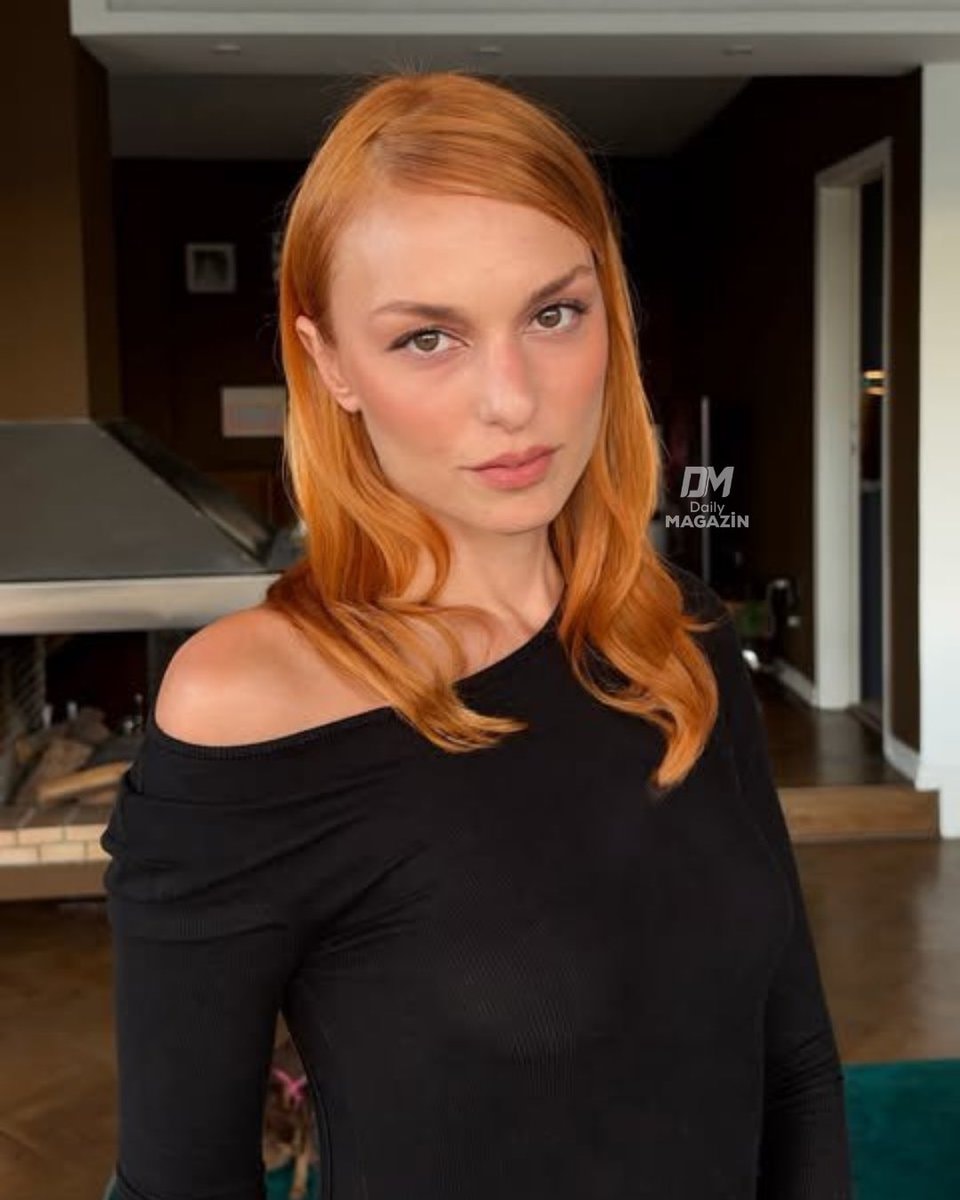 Nilperi Şahinkaya copper hair (photo 2 of 2)