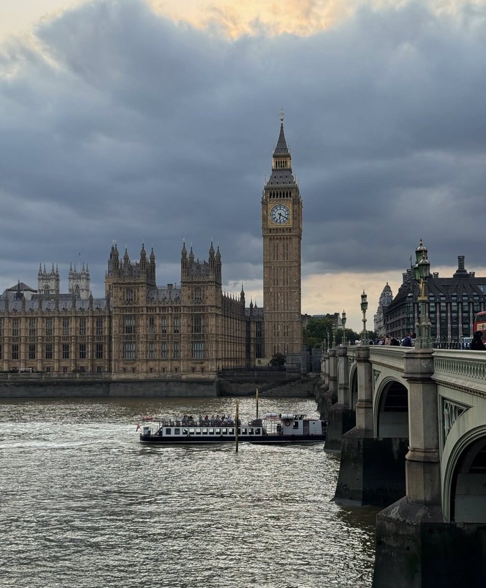 London or Edinburgh (photo 2 of 2)