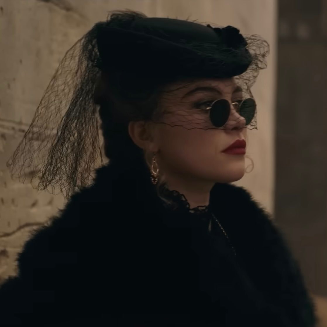 Florence Pugh as Cathy in EAST OF EDEN (photo 2 of 2)