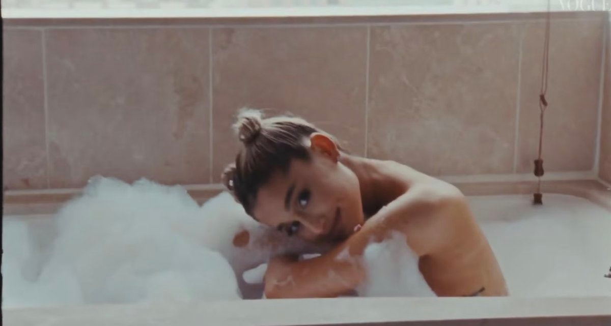 Ariana Grande petal album lyrics bath