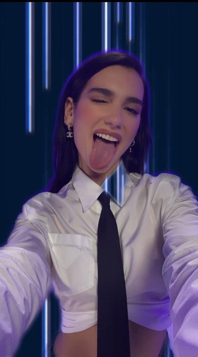 Dua Lipa candid moments (photo 3 of 4)