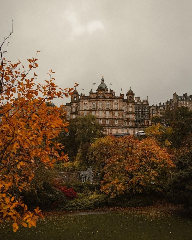 Edinburgh rainy street (photo 2 of 4)