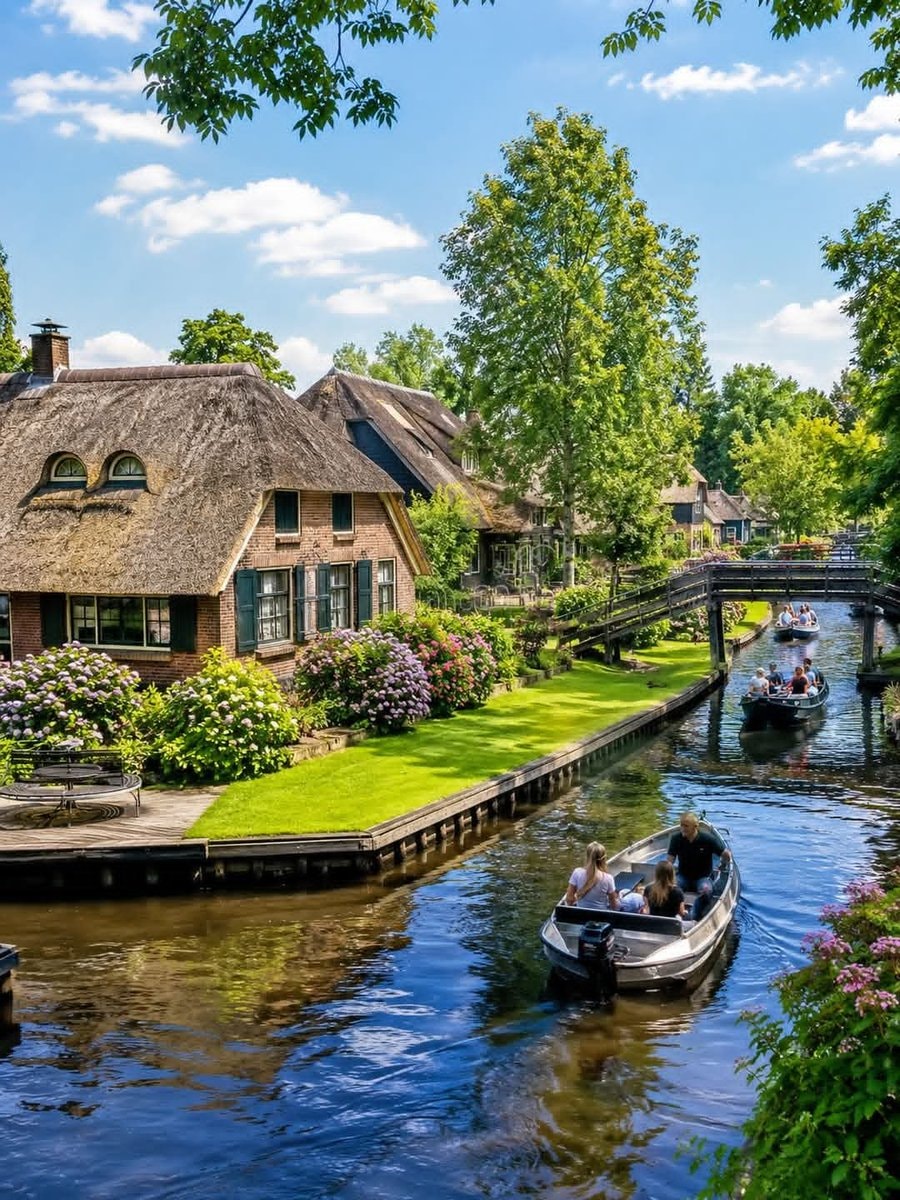 Geithoorn Netherlands canal