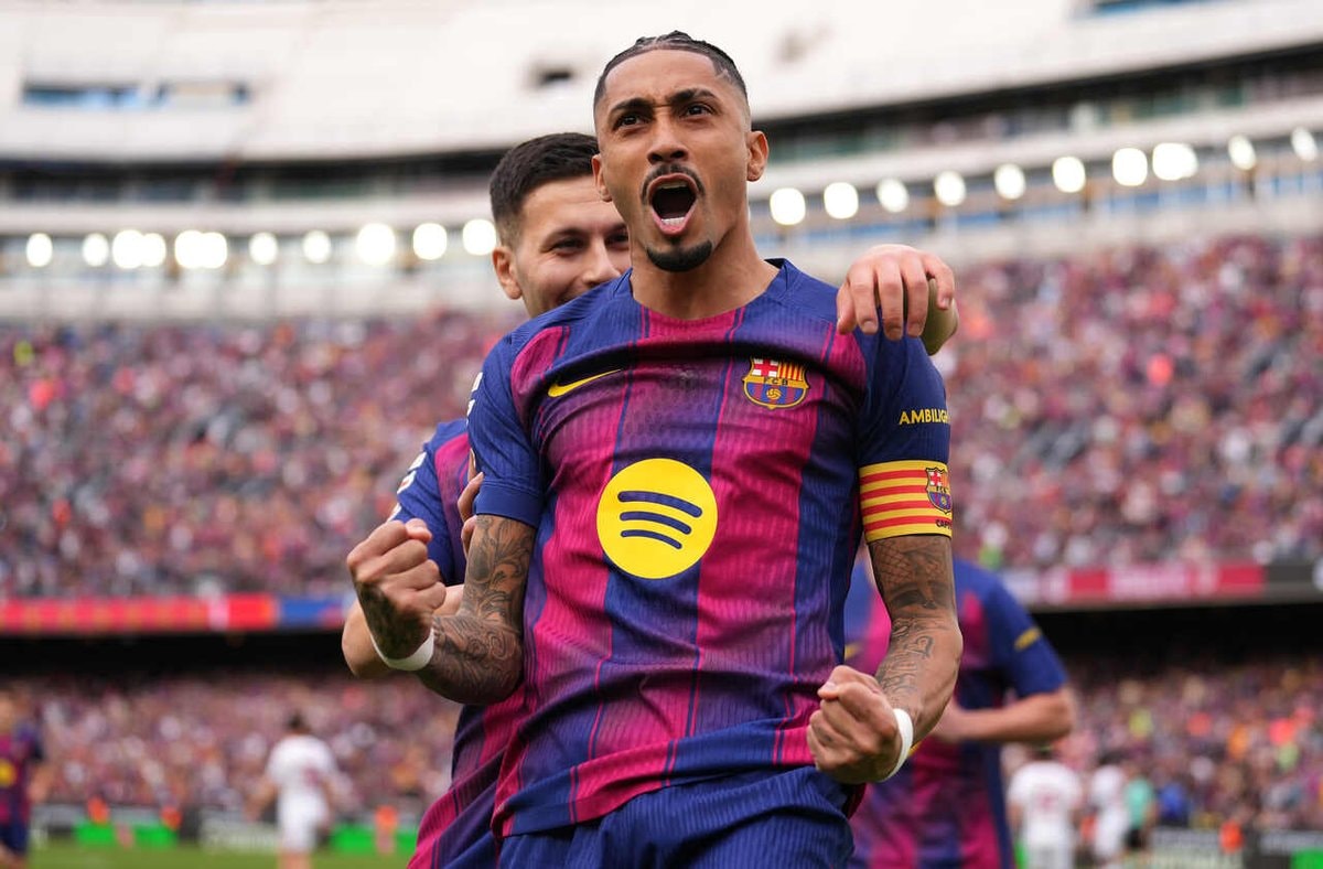 Raphinha Barcelona celebration