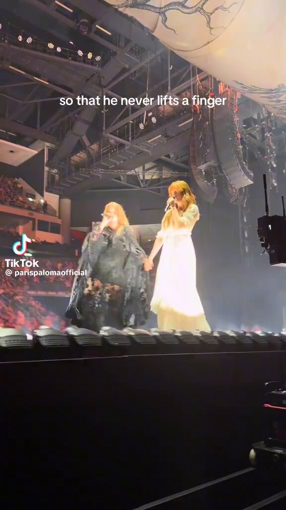 Paris Paloma Florence Welch Labour performance