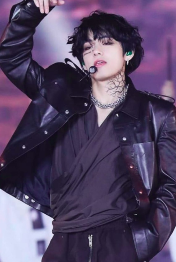 Taehyung performing On