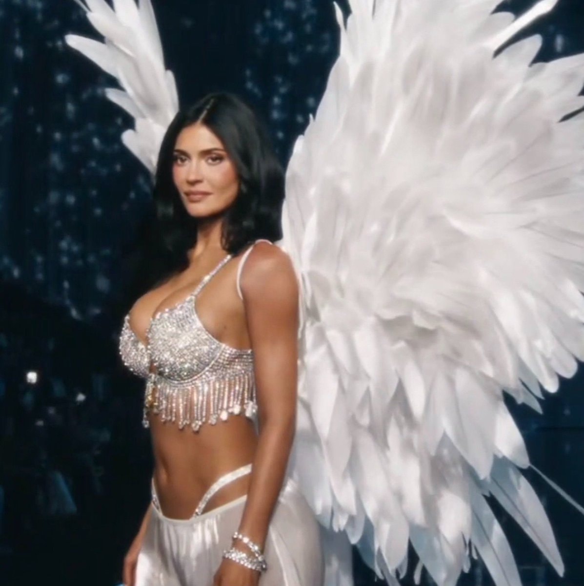 JADE Angel of My Dreams Victoria's Secret (photo 2 of 2)