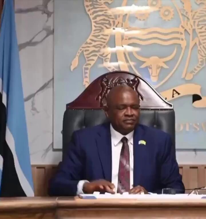 Botswana president 2,492 carat diamond
