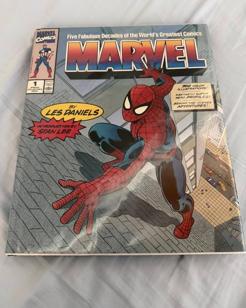 Stan Lee signed Marvel comic (photo 1 of 2)
