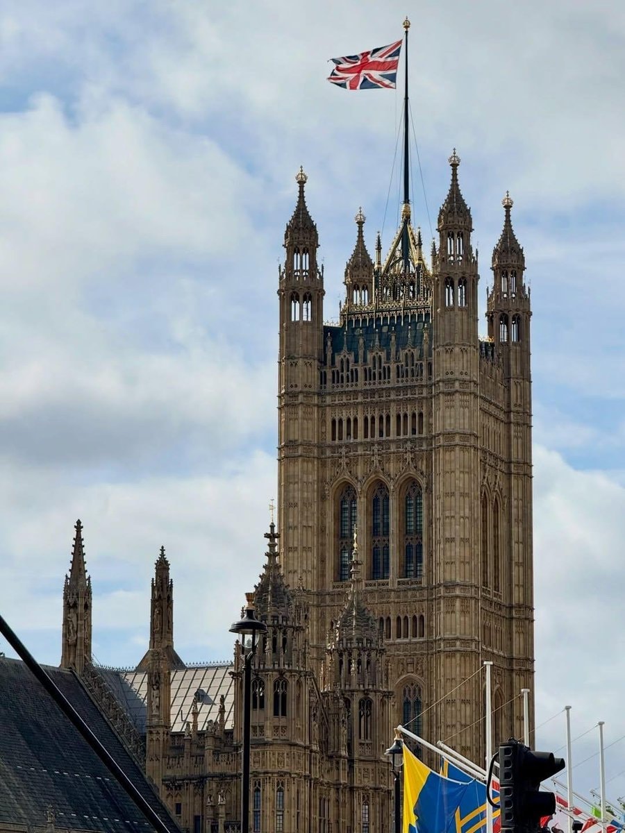 Elizabeth Tower London UK (photo 4 of 4)