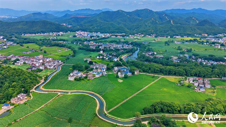 Yanba Village Ruijin Jiangxi countryside (photo 2 of 4) Yanba Village Ruijin Jiangxi countryside (photo 2 of 4)