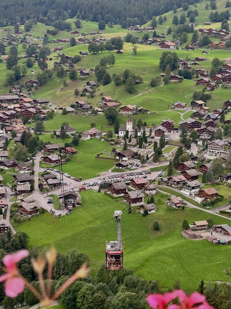 Switzerland castle island lake (photo 2 of 4)