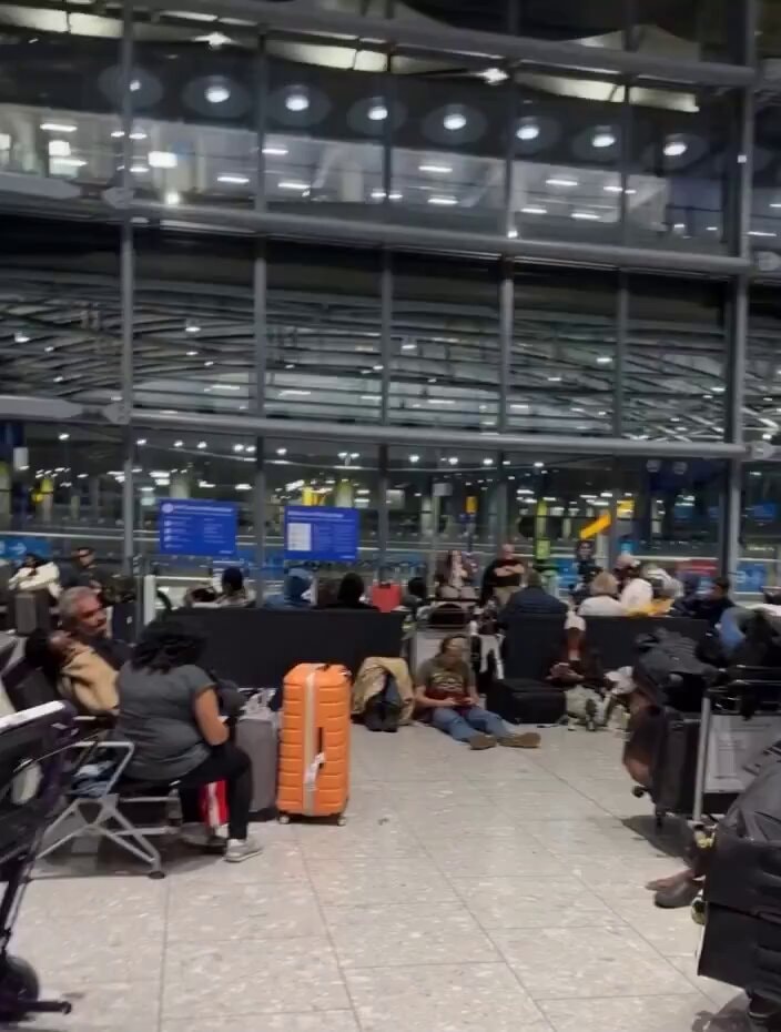 UK airport travel disruption