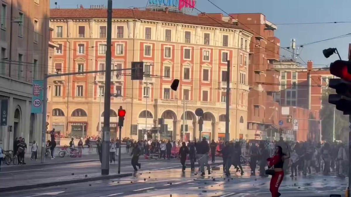 Water cannon effectiveness in Italy