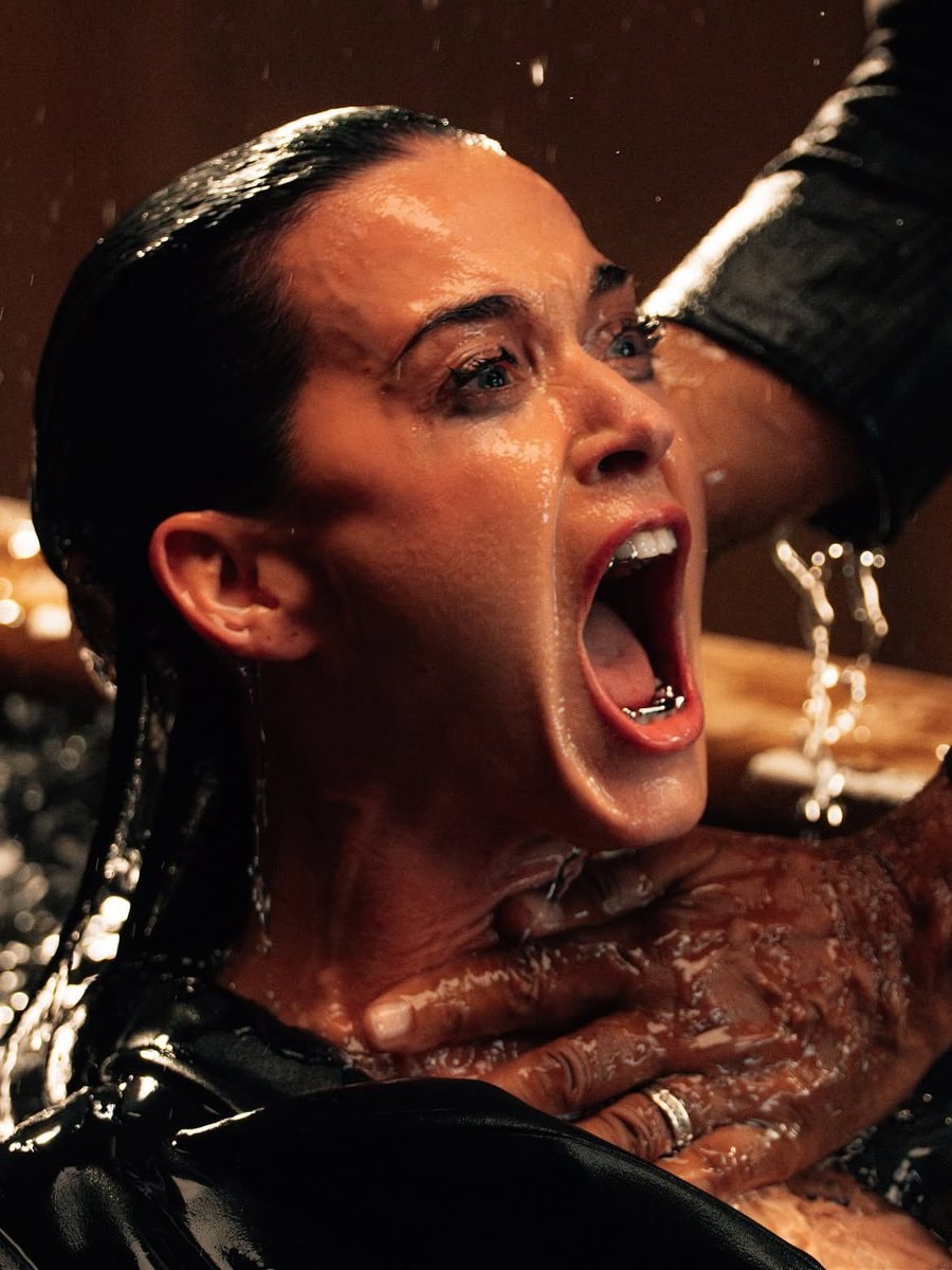 Katy Perry Watch It Burn music video photos (photo 4 of 4)