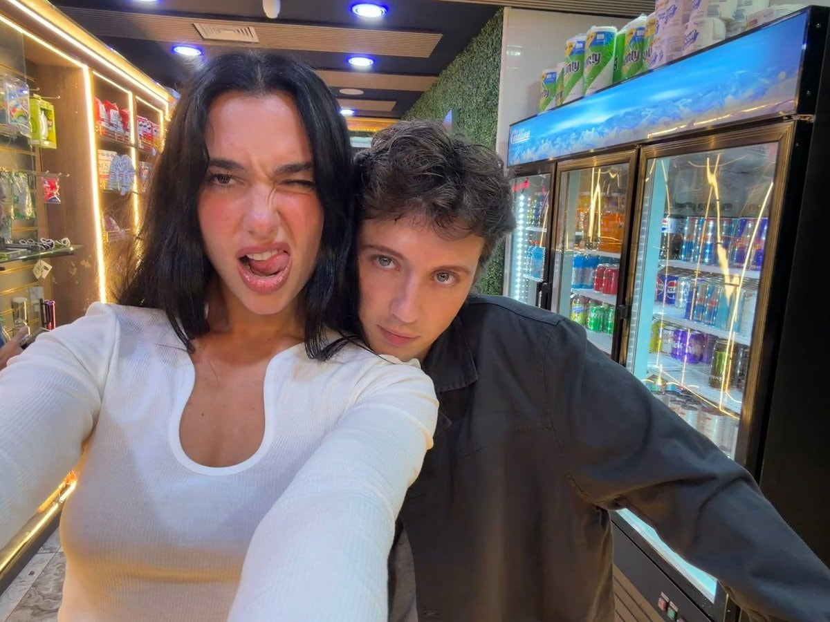 Dua Lipa Troye Sivan selfie
