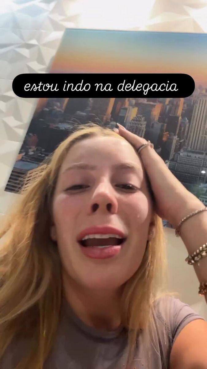 Malévola going to the police station