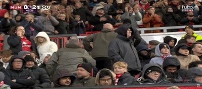 Manchester United fans leaving stadium early