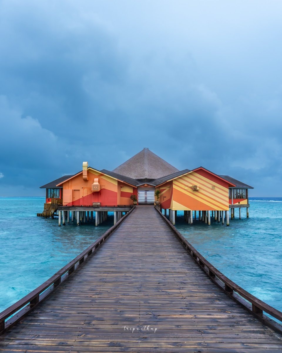 Maldives overwater bungalows (photo 3 of 4)