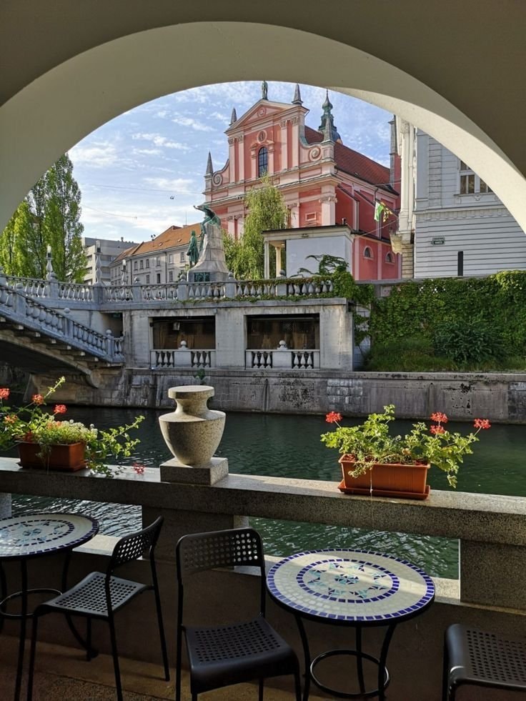 Slovenia island church castle lake (photo 3 of 4)