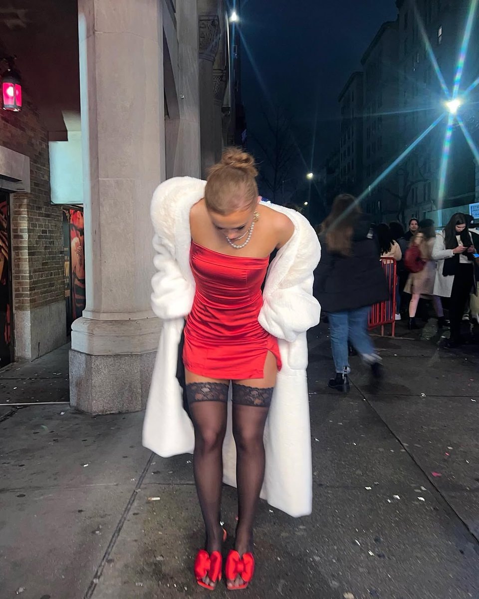 Maisie Smith (photo 2 of 4)
