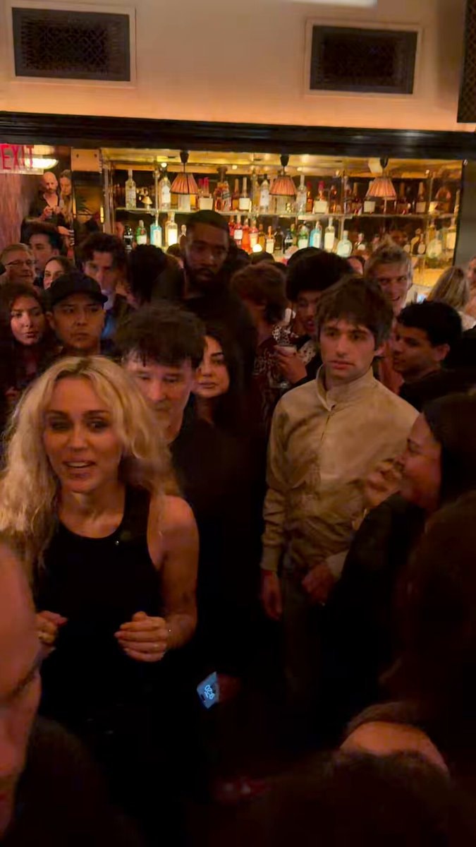 Miley Cyrus Bass Persuades Bar Marmont