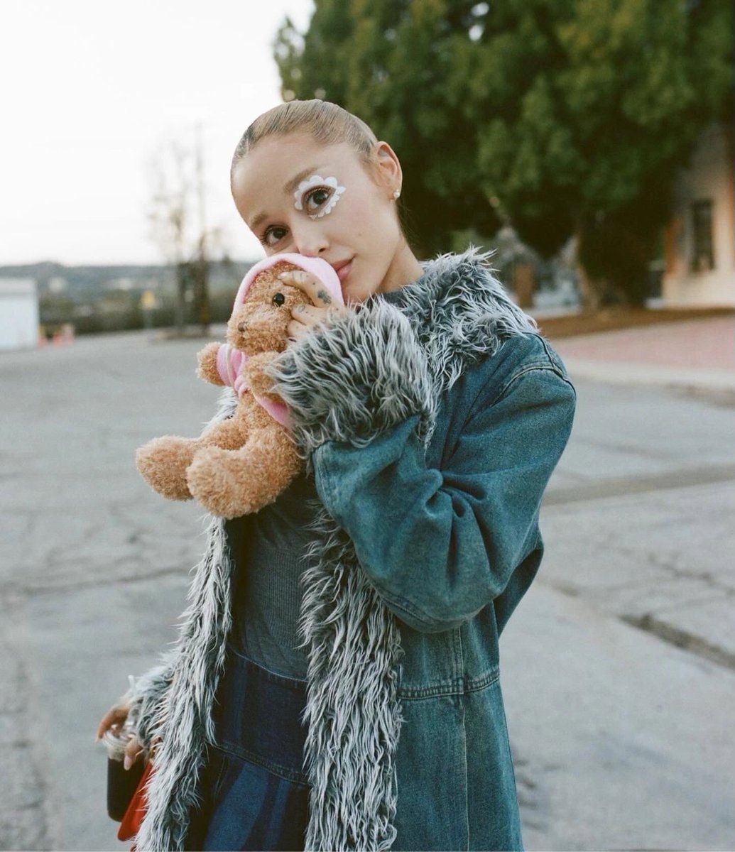 Ariana Grande Pepper Peaches music video characters (photo 2 of 2)