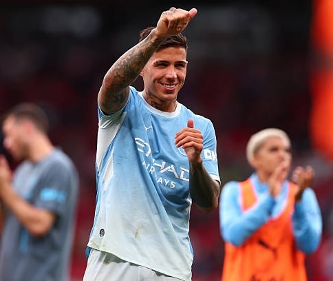 soccer player entertaining performance