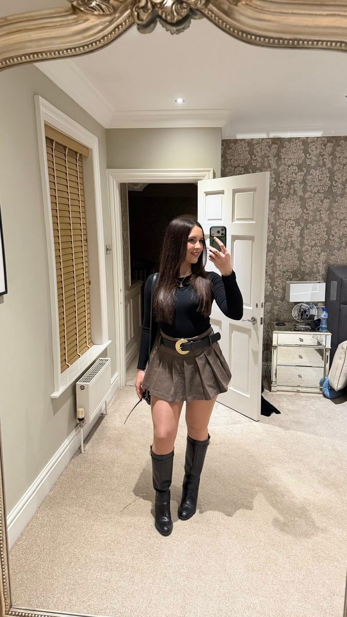Elle Mulvaney mirror selfie