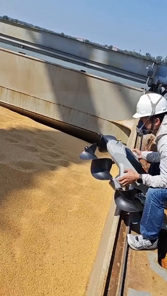 grain levelling robot