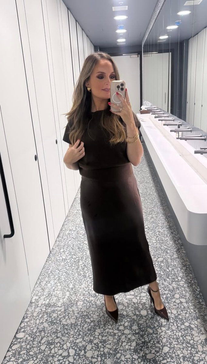 Kelly Somers mirror selfie Kelly Somers mirror selfie