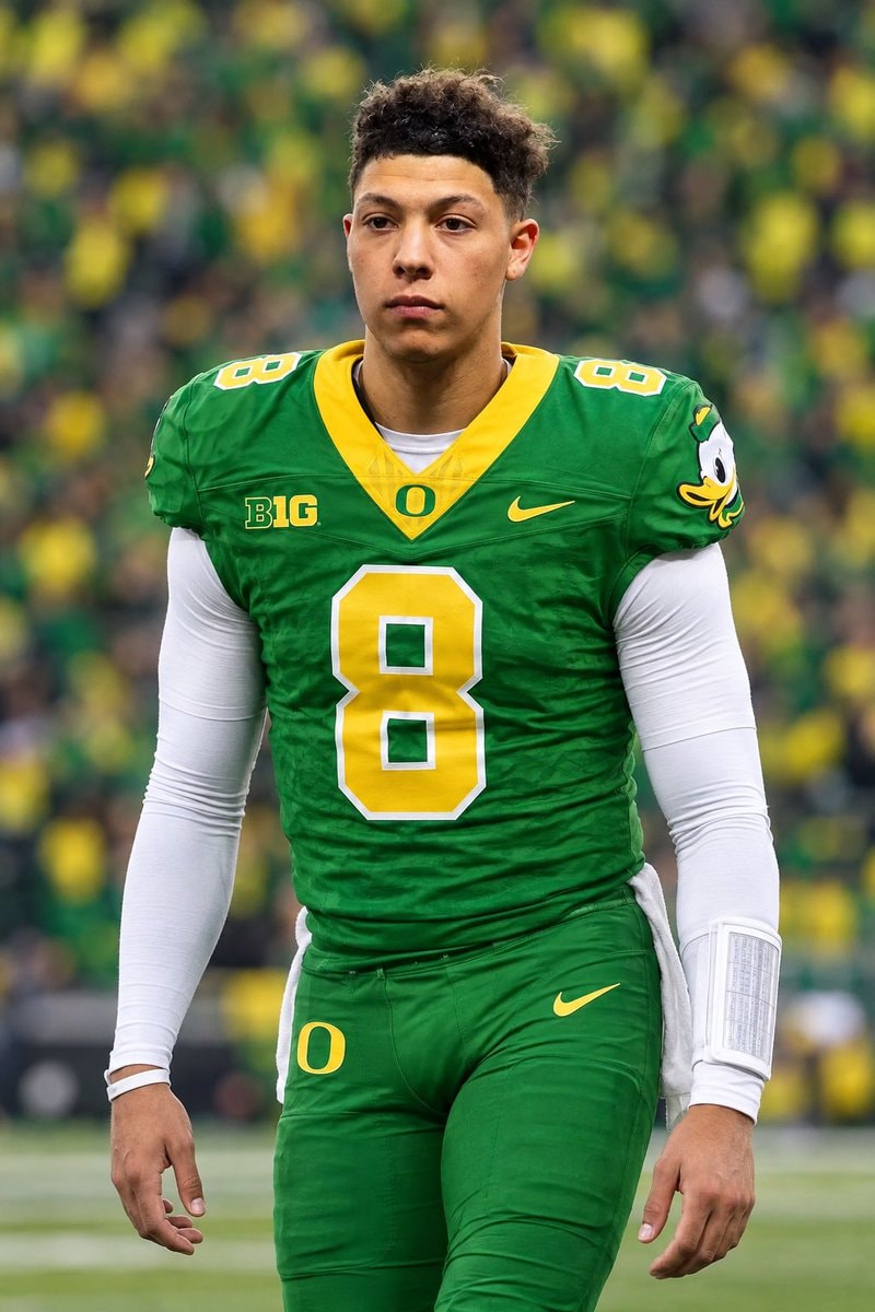 Oregon Ducks football uniform