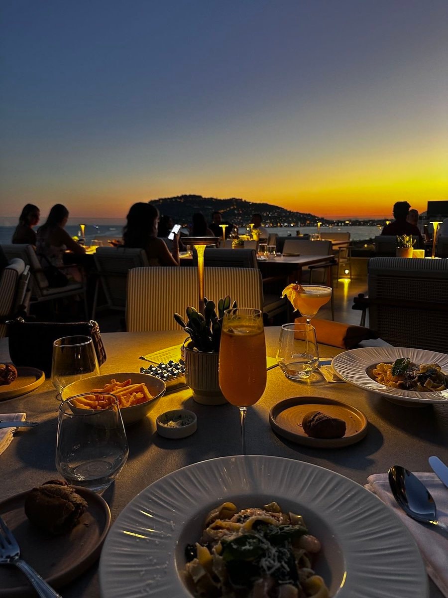 Romantic sunset dinner date (photo 3 of 4)