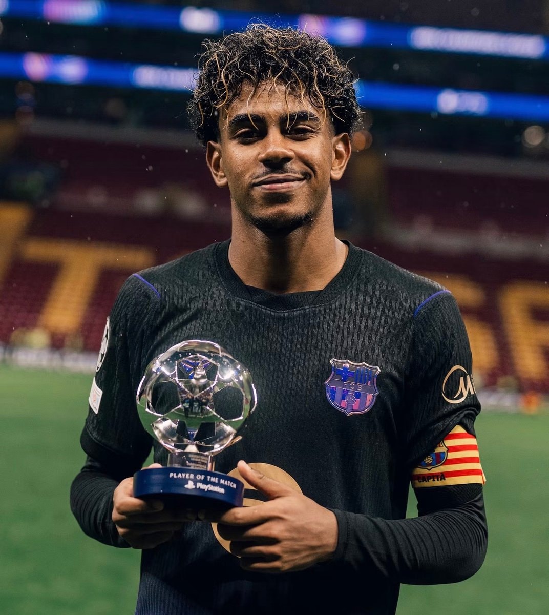 Lamine Yamal trophy moment