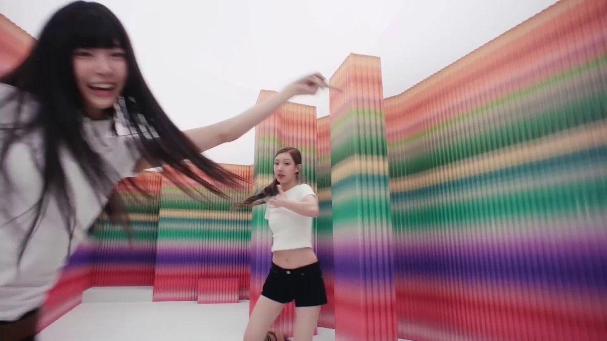 Seoyeon in TUIDE GRLS video