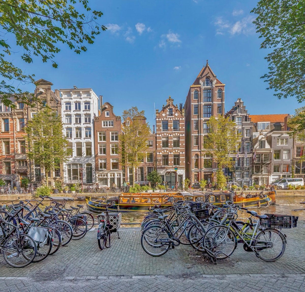Amsterdam Netherlands canal scene (photo 2 of 4)