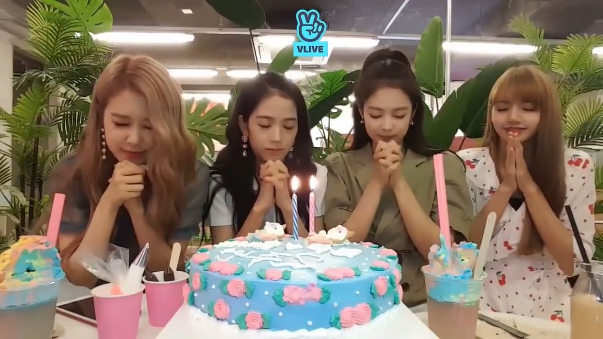 BLACKPINK day celebration (photo 4 of 4)