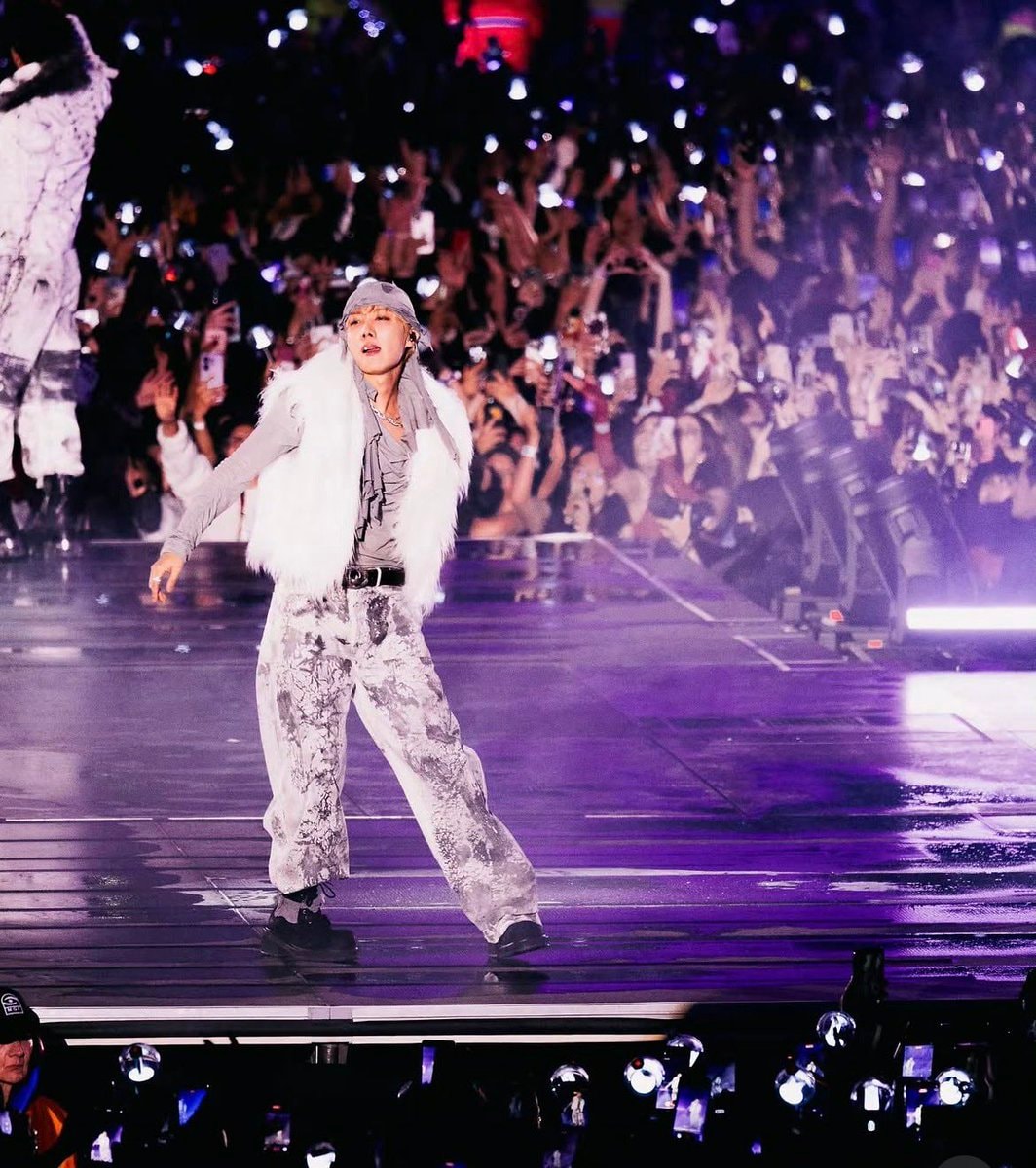 Jung Hoseok BTS World Tour Arirang São Paulo (photo 2 of 4)