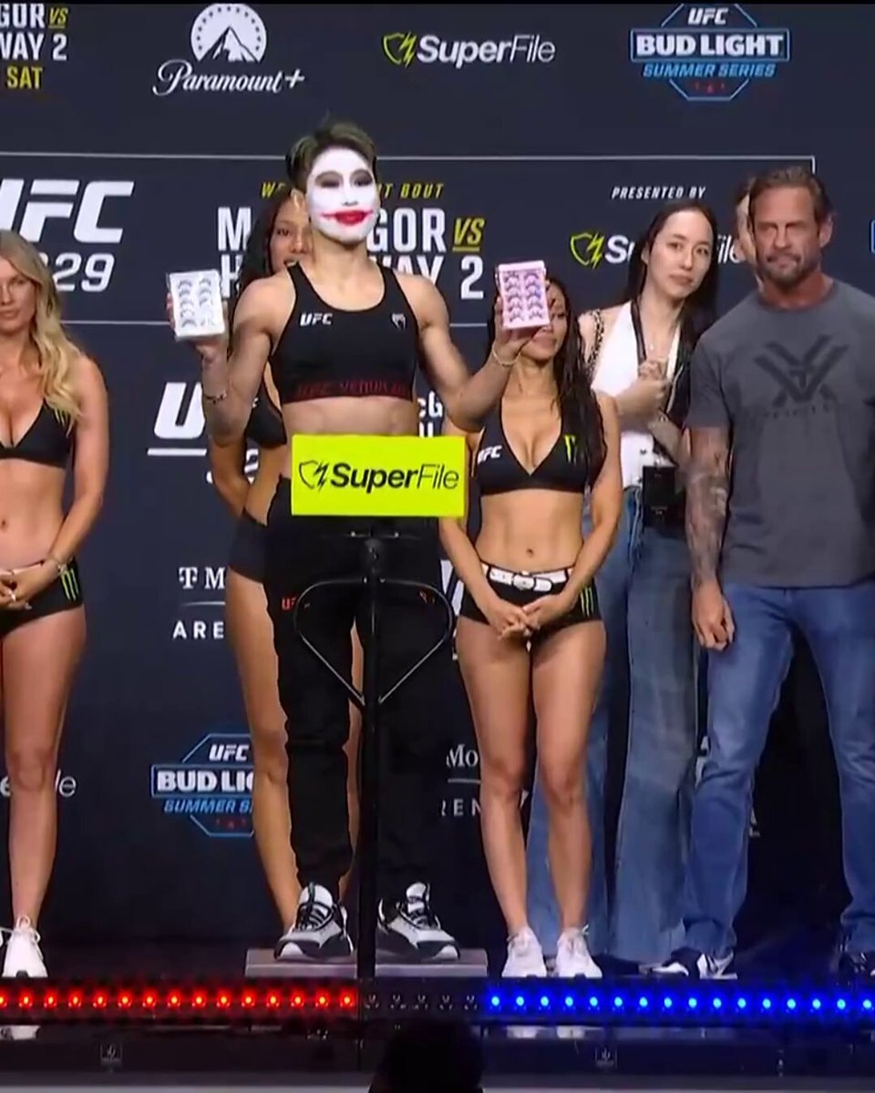 Wang Cong fake eyelashes face-off Tracy Cortez UFC