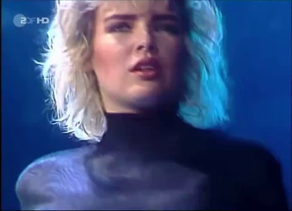 Mid-1980s Live Performance Blonde Singer Mid-1980s Live Performance Blonde Singer
