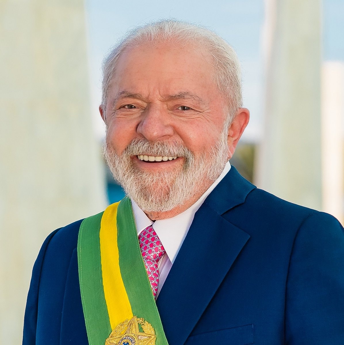 Lula smiles during election announcement
