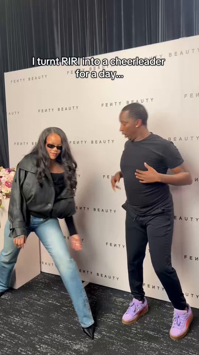 Rihanna split in jeans Markell Washington