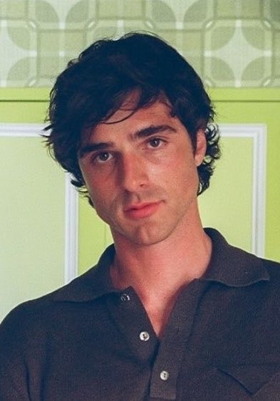 Jack O'Connell Jacob Elordi James Bond (photo 2 of 2)