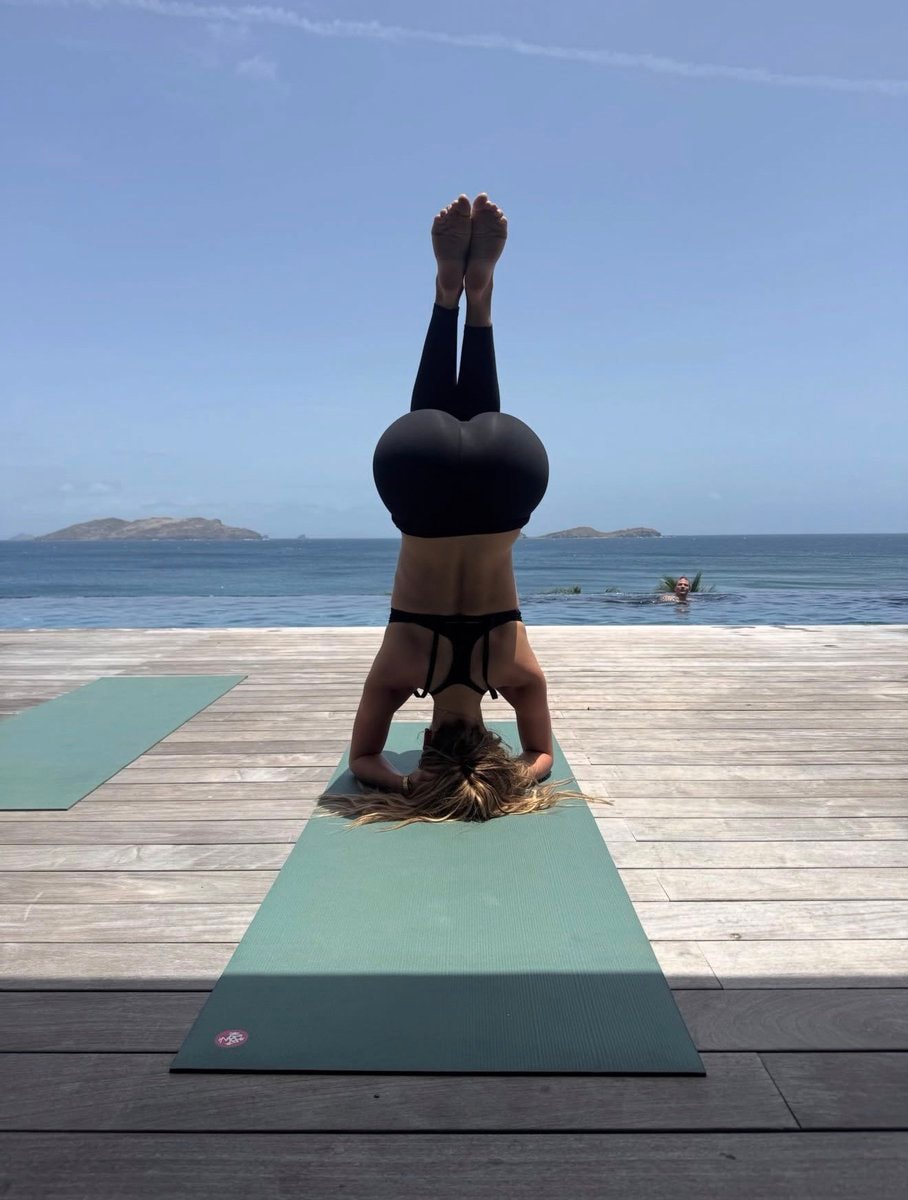 Tate McRae yoga photo Tate McRae yoga photo