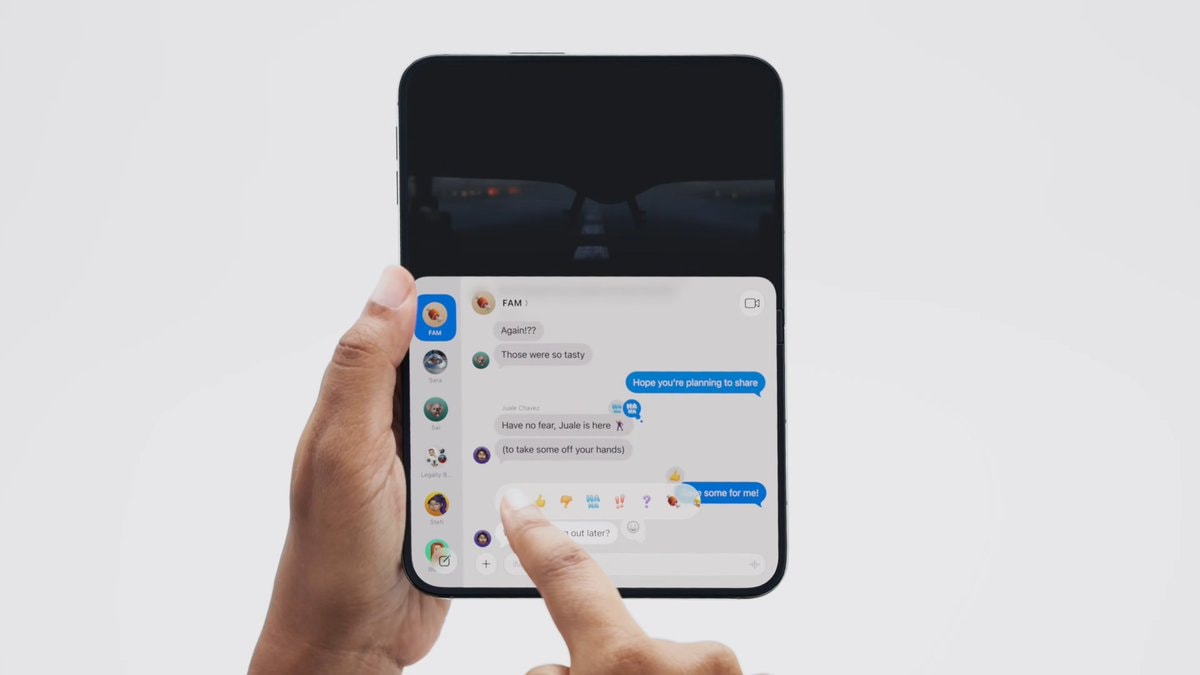 Apple iPhone Duo foldable device (photo 4 of 4)